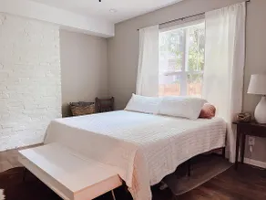 3 bed (2kings) 2.5 bath spacious remodeled home - Image 3