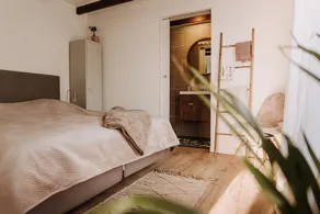 Luxury detached guesthouse - Image 3