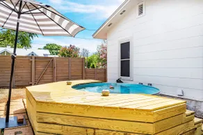 The Birdhouse - Hot Tub Pool & Fire Pit - Image 4