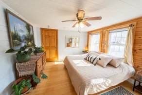 Cozy Downtown Cottage/HOT TUB/walk to everywhere - Image 3