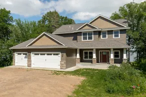 Newer Lakehouse on 100ft of Shoreline - Image 2