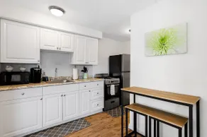 Beautiful Beach Bungalow Steps to Downtown & Beach - Image 4