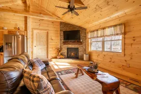 Secluded cabin in Elkton - Image 3