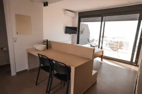 Junior Suite with private Jacuzzi & Acropolis view - Image 4