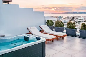Junior Suite with private Jacuzzi & Acropolis view - Image 2
