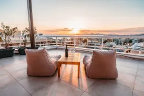 Deluxe Suite with Jacuzzi and outstanding sea view - Image 2