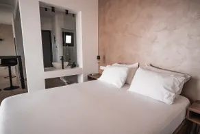 Deluxe Suite with Jacuzzi and outstanding sea view - Image 3