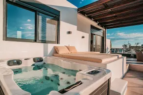 Deluxe Suite with Jacuzzi and outstanding sea view - Image 4