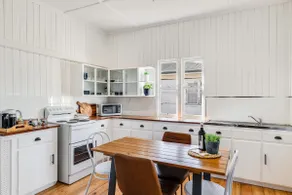 Cheerful, Cosy Cottage - Near Rose Garden! - Image 2