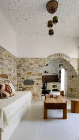 Laina Traditional Guest House - Image 3