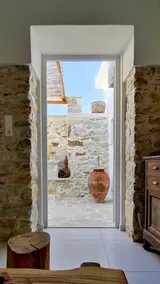 Laina Traditional Guest House - Image 2