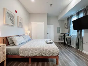 20% OFF Weekly Modern and Cozy Studio on 1st Floor - Image 3