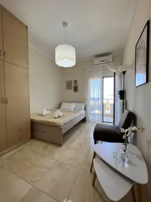 Museum Cozy Apartment | Sea View & 10' to Old Port - Image 2