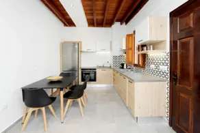 Pera houses 2-bedroom in the center of Lindos - Image 3