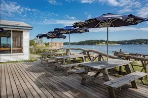 Private suite with A/C in historic seaside Inn - Image 4