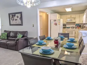 3 Bedroom/2 Bath Cozy Apartment with Large Deck - Image 2