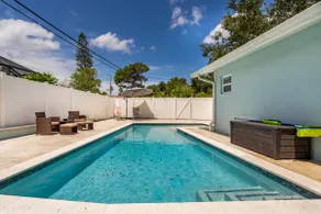 King Suite! Heated Pool! 5 miles to beach! - Image 2