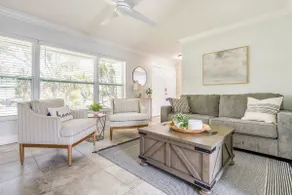 King Suite! Heated Pool! 5 miles to beach! - Image 3