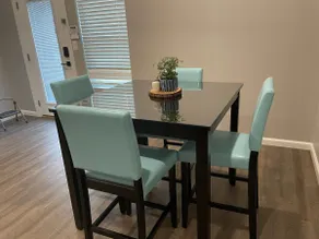 Bright, Lower apt nr ATL, w/Parking/EV Charger - Image 3