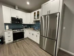 Bright, Lower apt nr ATL, w/Parking/EV Charger - Image 2