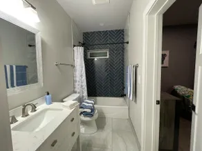 Bright, Lower apt nr ATL, w/Parking/EV Charger - Image 4
