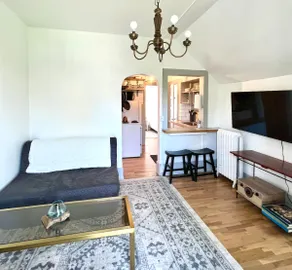 The Salish - king bed apartment in historic home - Image 5