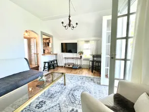The Salish - king bed apartment in historic home - Image 2