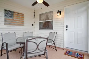 Private 2/2 Villa w/ New 4 Seat Gas Golf Cart - Image 3