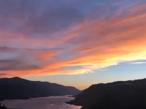 Beautiful Columbia River View 3 Bdrm King Bed - Image 3