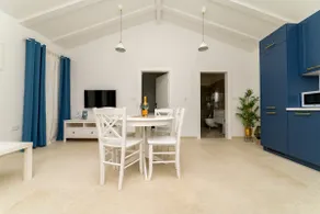STONE HOUSE LEANI - Image 4