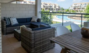 XXL Swimming Pool • Terrace • Padel • Tennis • Parking - Image 2