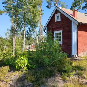 Cabin near lake and beautiful nature reserve. - Image 2