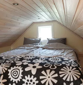 Cabin near lake and beautiful nature reserve. - Image 3
