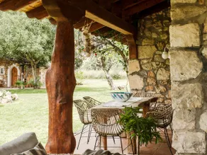 Beautiful villa with a pool in the middle of nature - Image 5