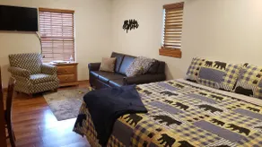 Bear Creek Suite - King Bed w/Rustic Charm - Image 3