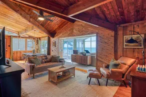 The Knotty Pine - Relaxing Lakefront Cottage - Image 4
