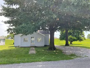 Updated Cottage, Steps to Carlyle Lake - Image 4
