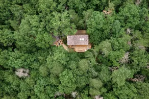 Treehouse views, hot tub, pool table on 6 acres - Image 5