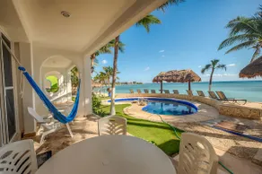 OCEAN FRONT! 2 bed/2 bath*GROUND FLOOR* a/c* MAID! - Image 2