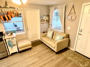 Cozy 2 Bedroom - 12 Minutes from Clearwater Beach - Image 2
