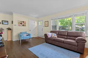 Artsy Waldo Home - Image 3