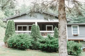 Hot Tub/Pet Friendly/Fenced Yard/KING BED - Image 2