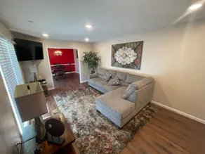 Cheerful 3 Bedroom House in a Quiet Neighborhood - Image 2