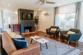 Bright and clean 2 bedroom home. Close to town. - Image 2