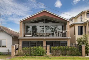 'Stockton Grande' A Sublime Beachfront Family Oasis - Image 4