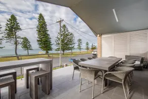 'Stockton Grande' A Sublime Beachfront Family Oasis - Image 2