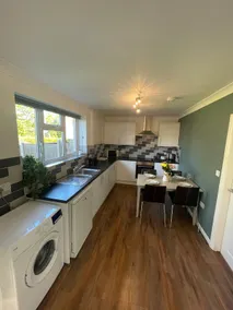 Off road parking with garden. Spacious 2 bed - Image 4