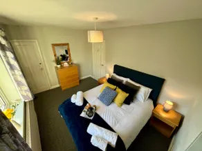 Off road parking with garden. Spacious 2 bed - Image 5