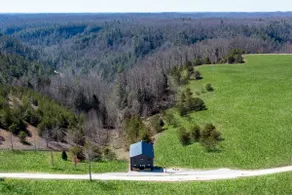 Hot tub & Wi-fi—Red River Gorge Luxury Cabin - Image 4