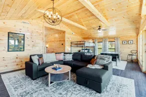 Hot tub & Wi-fi—Red River Gorge Luxury Cabin - Image 5